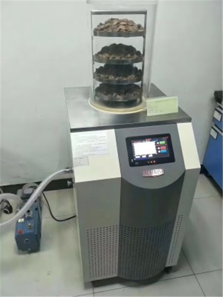 實(shí)驗(yàn)室冷凍干燥機(jī)與其他實(shí)驗(yàn)室設(shè)備的配套使用有哪些注意事項(xiàng)？